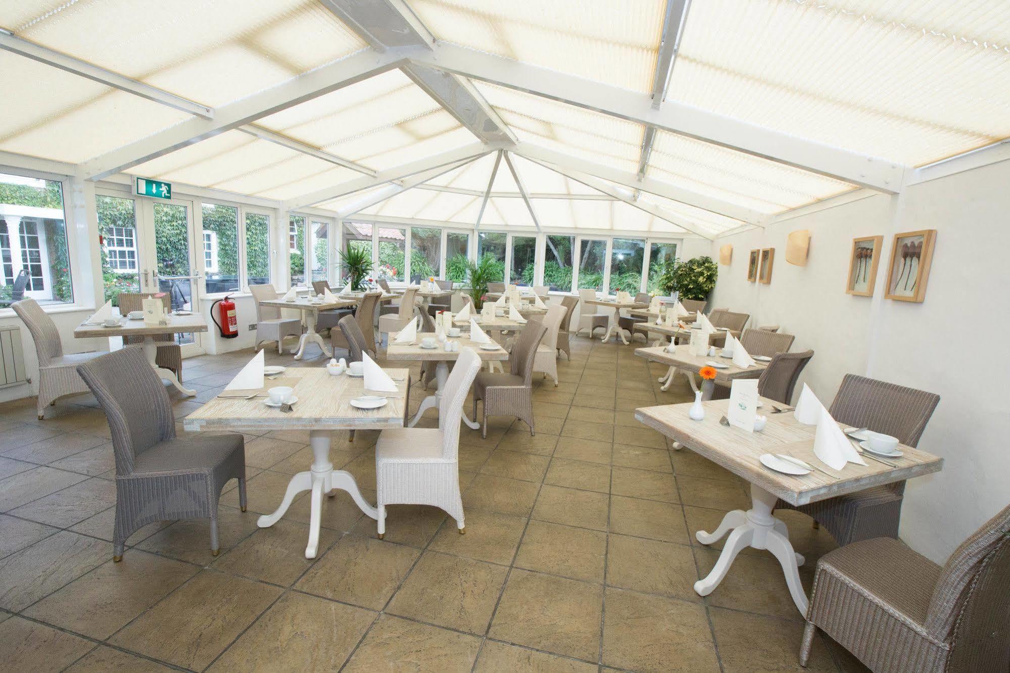 Hotel La Place St Aubin Екстериор снимка